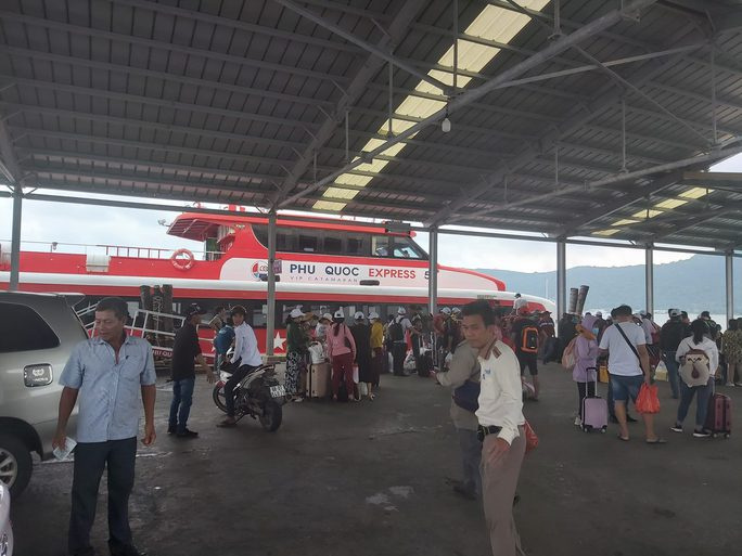 Tàu cao tốc ra Phú Quốc và ngược lại tạm ngưng hoạt động