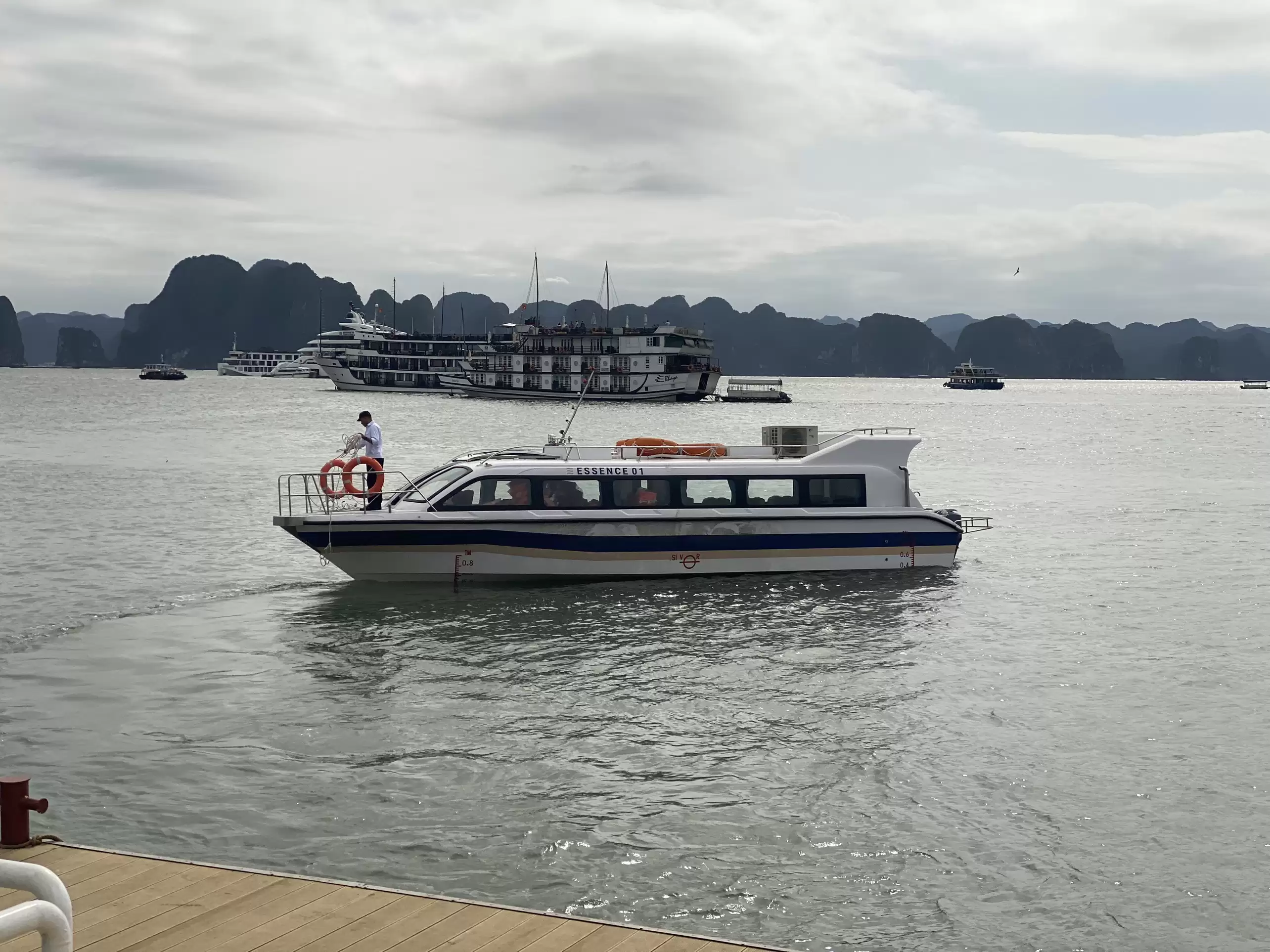 Tàu cao tốc chở khách 12.7m