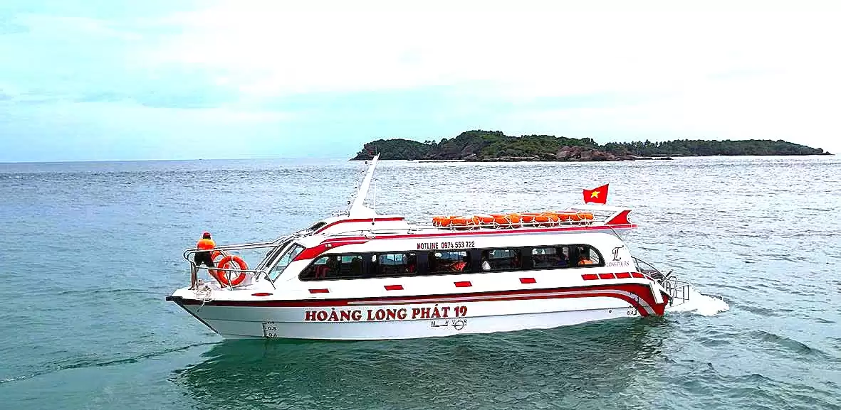 Bàn giao tàu cao tốc chở khách.